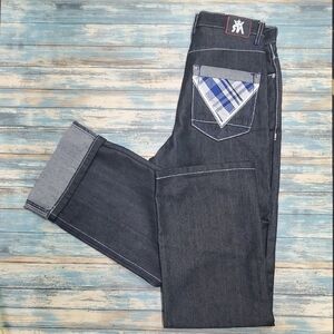 Classic Ladies Black Straight Leg Jeans with Modern Design